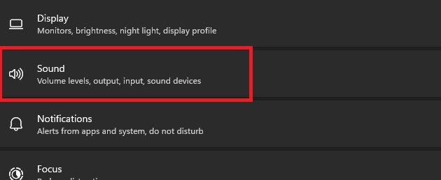 Bước 2: Trong giao diện System, tìm và nhấp vào Sound. Để mở các tùy chọn điều chỉnh âm thanh trên Windows 11.